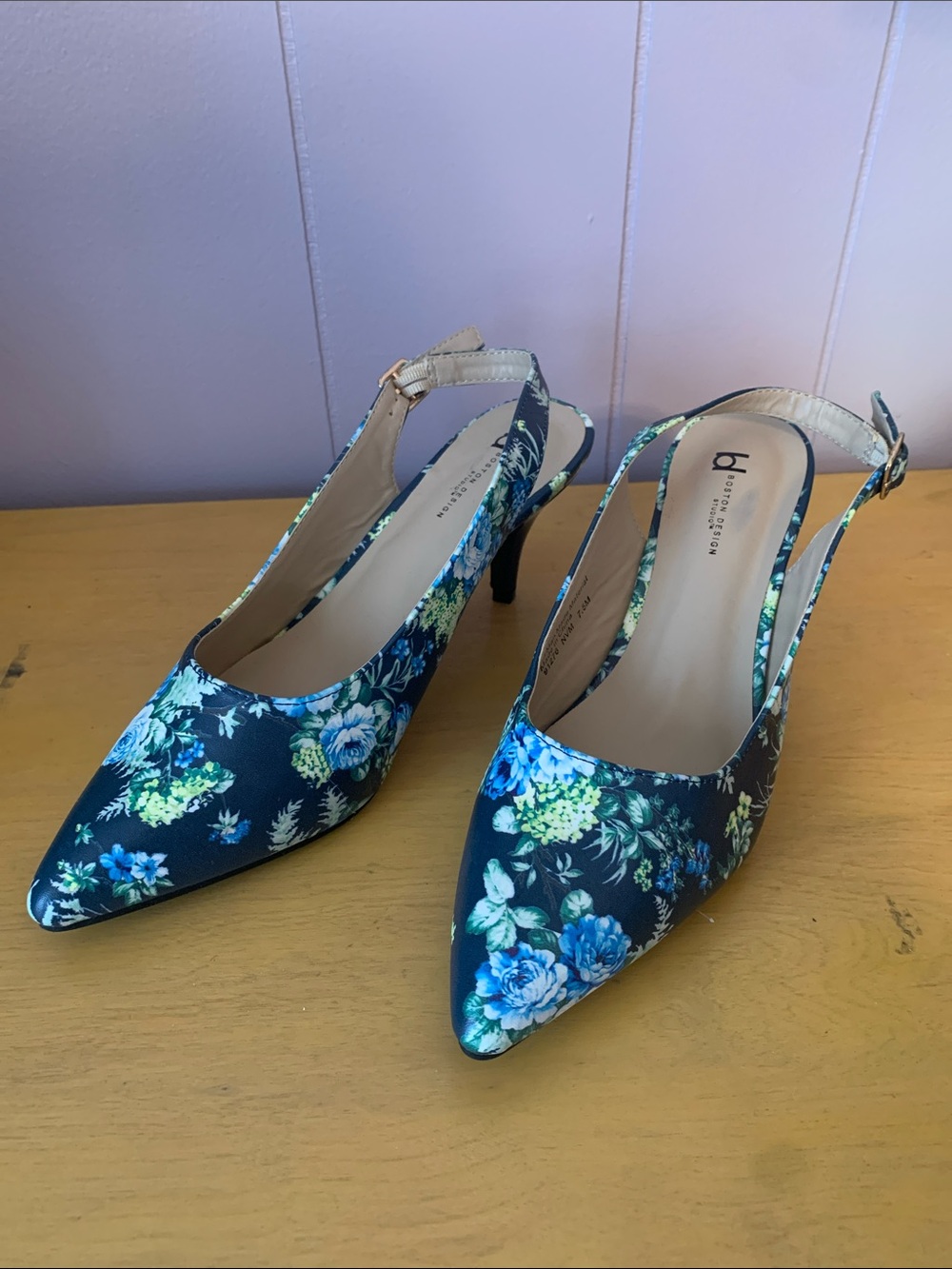 7.5 Boston Design Studios Navy Floral Slingback Pointed-Toe Heels
